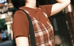 一边亲着一面膜胸口的长视频